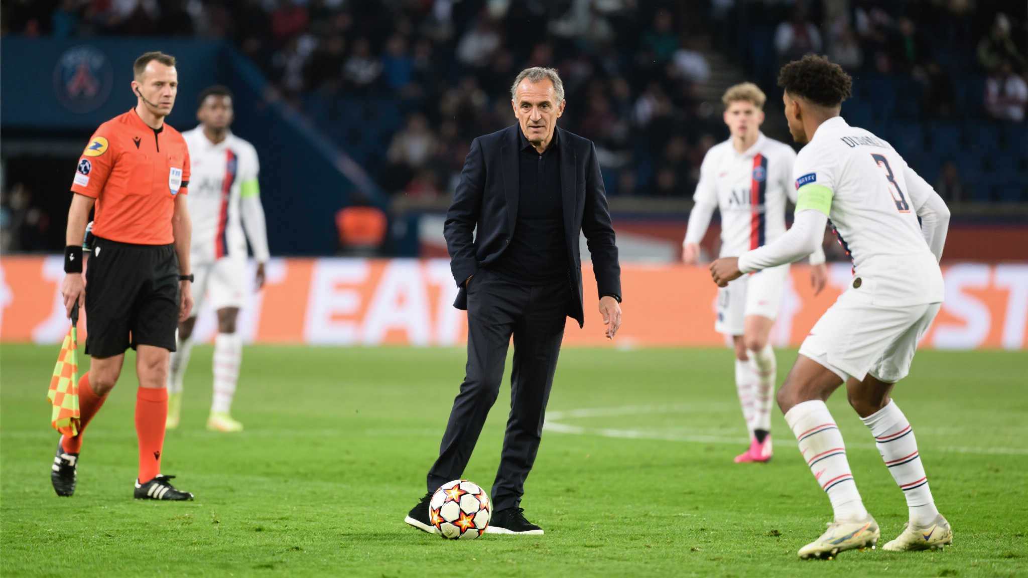 主教练加尔蒂切换的新型战术尤为关键。本场赛前，他决